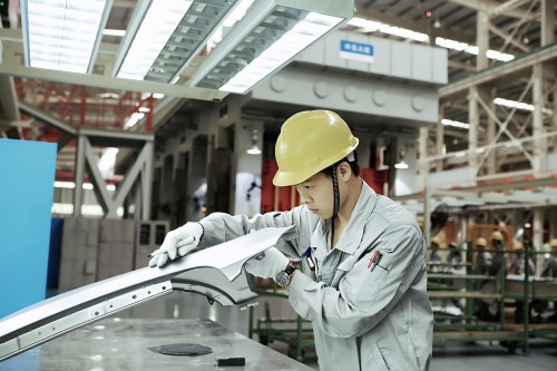 記者探訪漢騰工廠 質(zhì)量新標(biāo)桿，漢騰汽車的“秘密法寶”